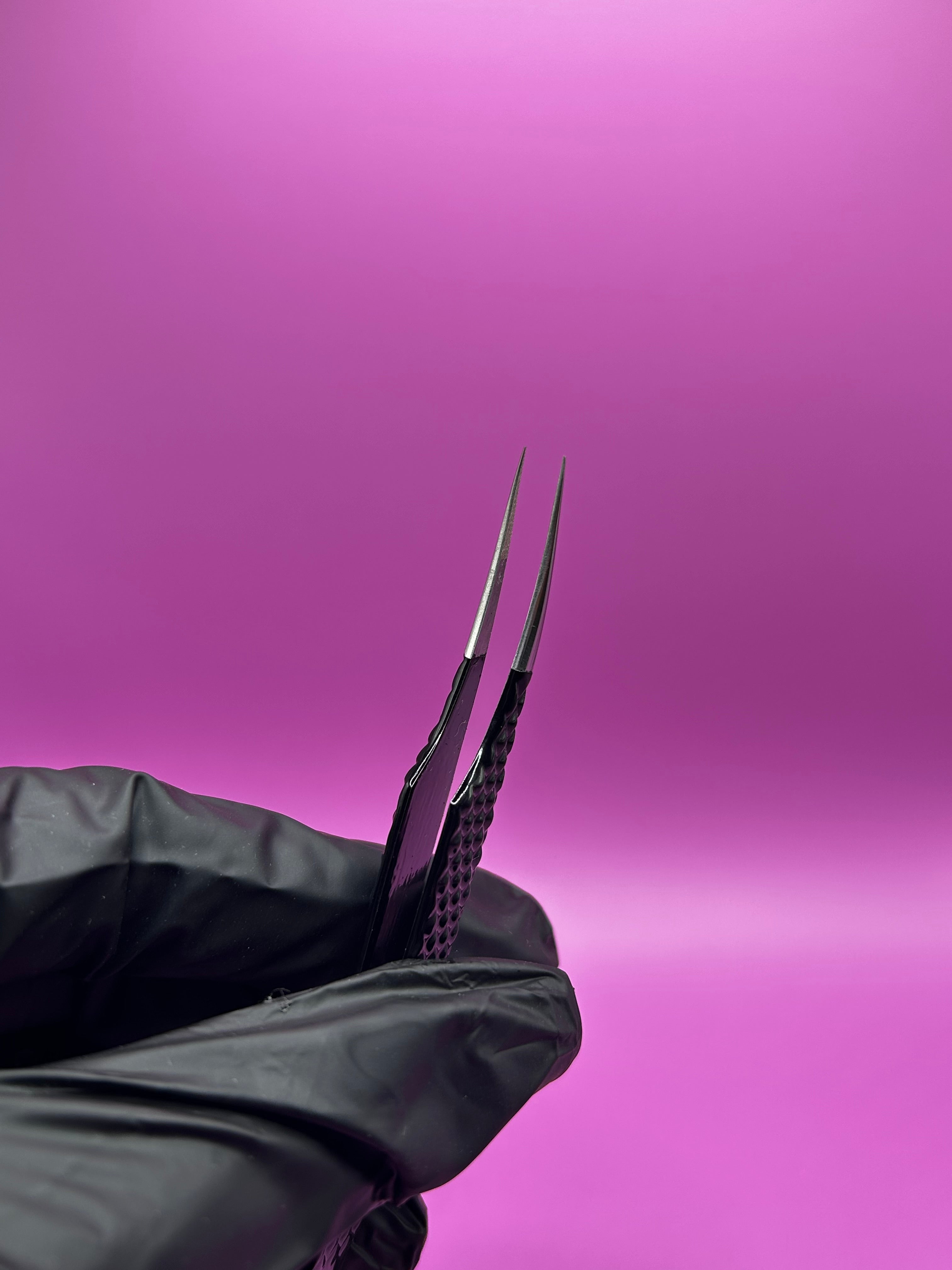 Opulent Curve Isolation Tweezer